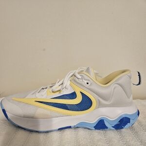 Giannis Immortality 3 White And Blue Size 12 Basketball Shoes. New